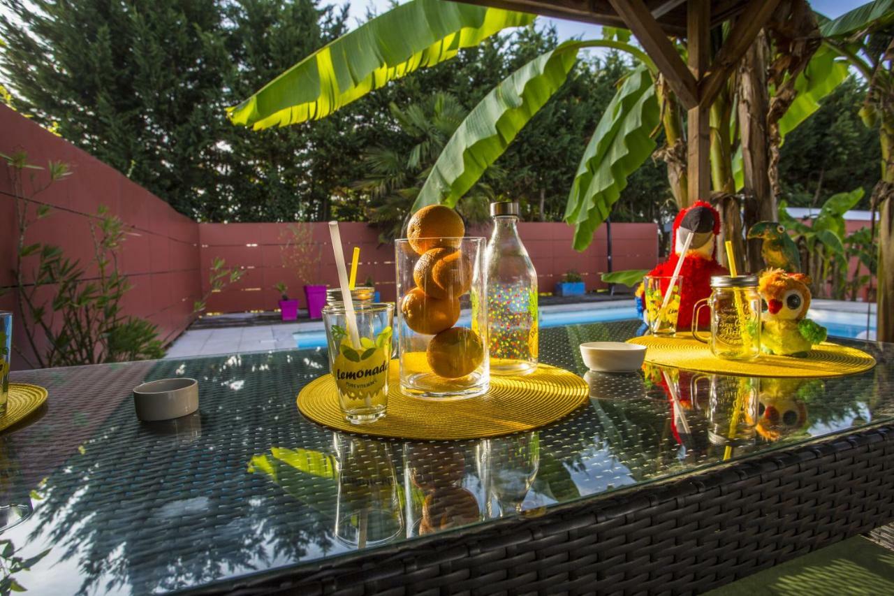 Les Tresors De Lizzie Hotel Coutras Bagian luar foto