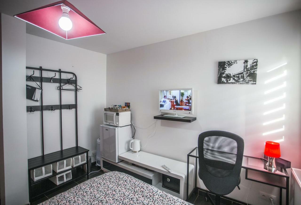 Les Tresors De Lizzie Hotel Coutras Bagian luar foto