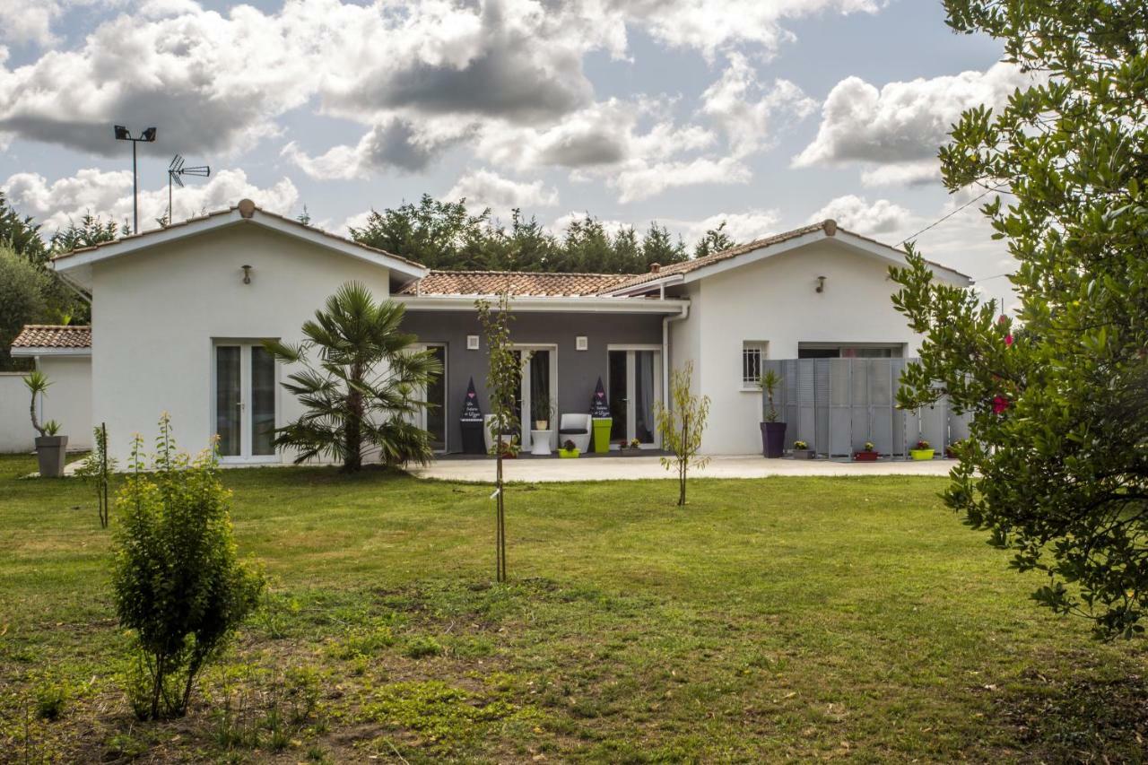 Les Tresors De Lizzie Hotel Coutras Bagian luar foto