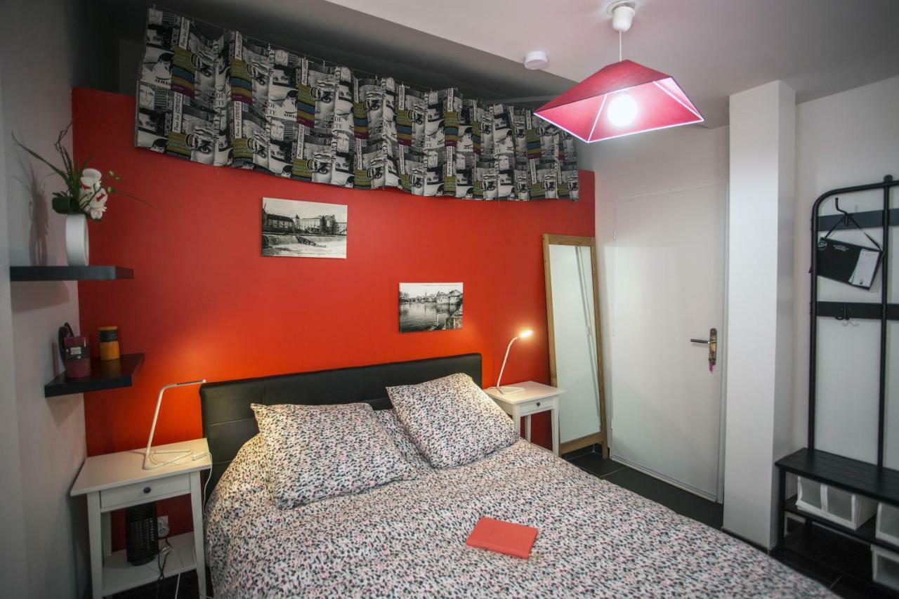 Les Tresors De Lizzie Hotel Coutras Bagian luar foto